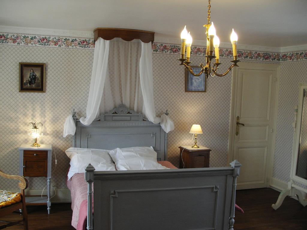 La Tourelle Des Echelles Bed & Breakfast Lesigny  Room photo