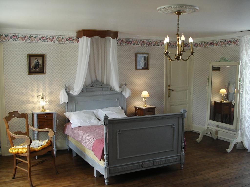 La Tourelle Des Echelles Bed & Breakfast Lesigny  Room photo